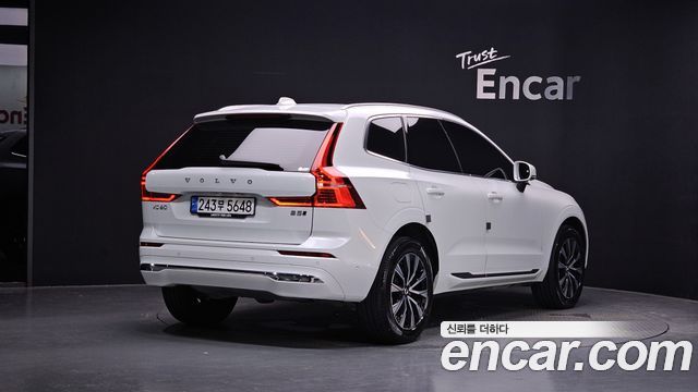 Volvo XC60 2025 — photo 2