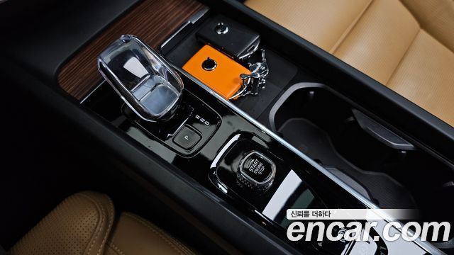 Volvo XC60 2025 — photo 12