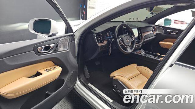 Volvo XC60 2025 — photo 13