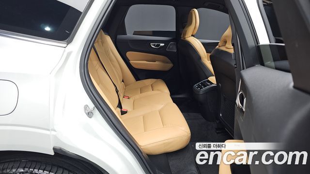 Volvo XC60 2025 — photo 17