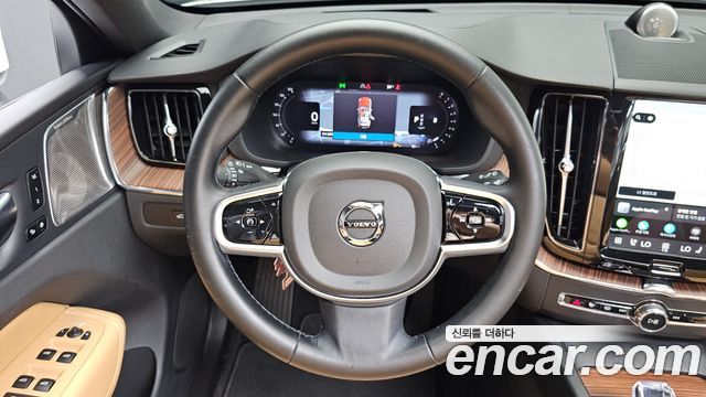 Volvo XC60 2025 — photo 18