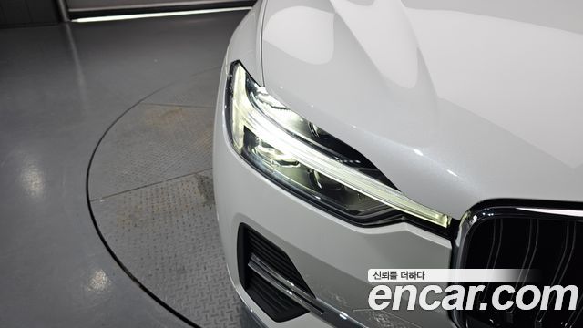 Volvo XC60 2025 — photo 8