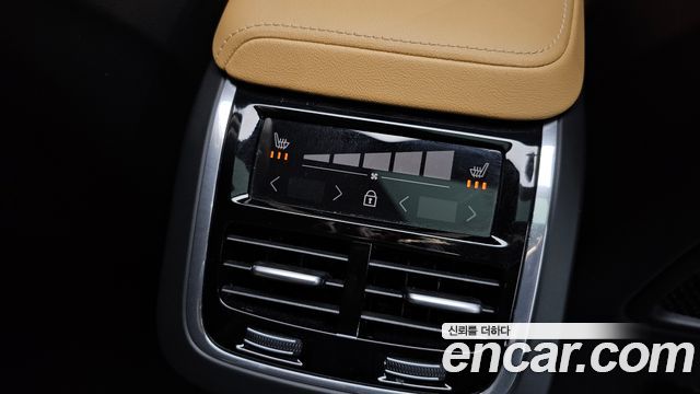Volvo XC60 2025 — photo 27