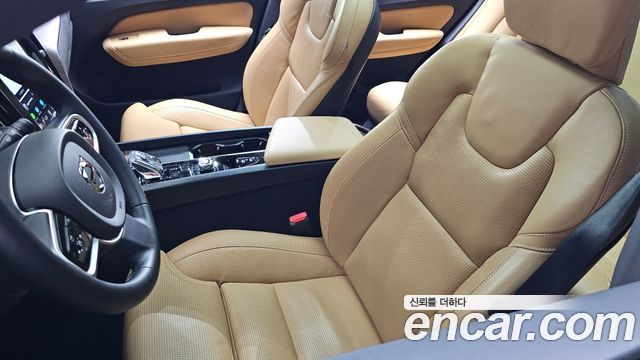 Volvo XC60 2025 — photo 28