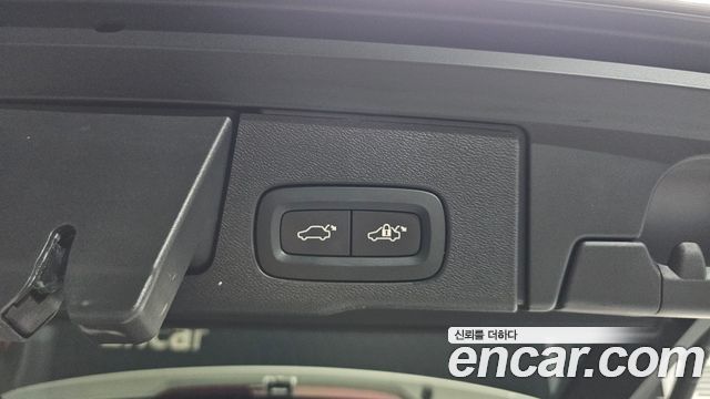Volvo XC60 2025 — photo 35