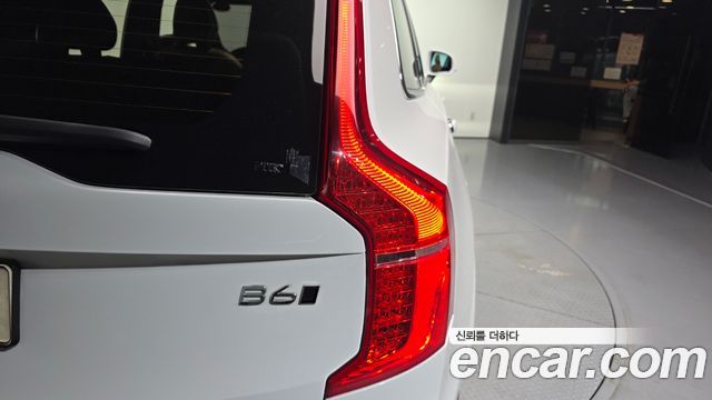 Volvo XC90 2023 — photo 9