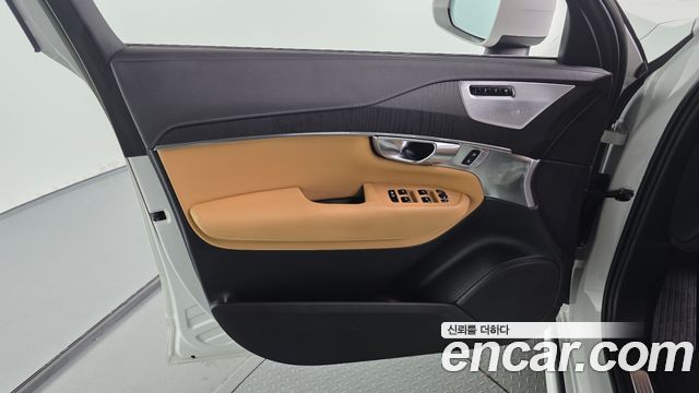 Volvo XC90 2023 — photo 14