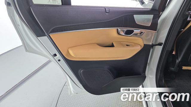 Volvo XC90 2023 — photo 15