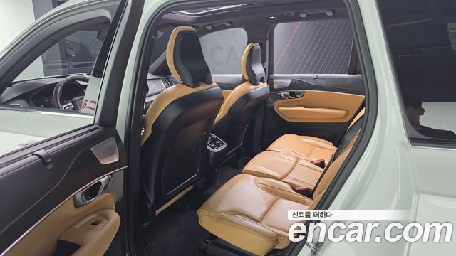 Volvo XC90 2023 — photo 16