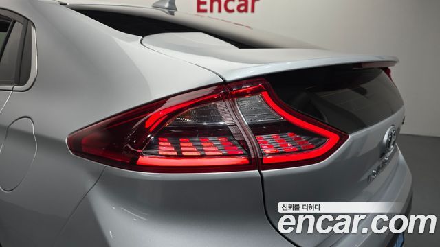Hyundai Ioniq 2018 — photo 9