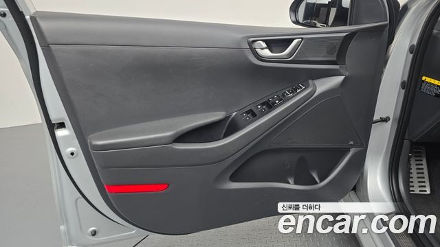 Hyundai Ioniq 2018 — photo 14