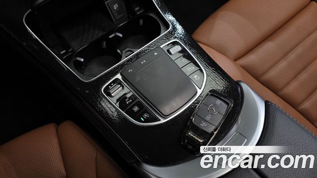 Mercedes-Benz GLC-Class 2020 — photo 30