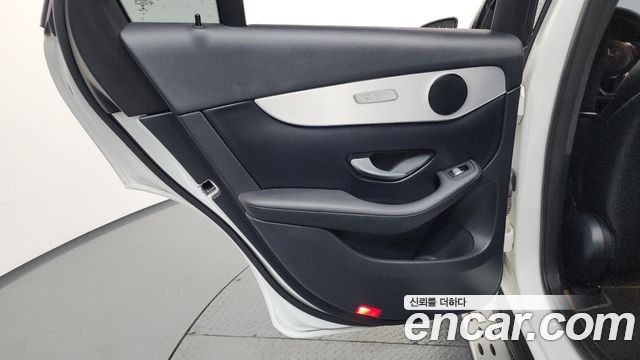 Mercedes-Benz GLC-Class 2019 — photo 15