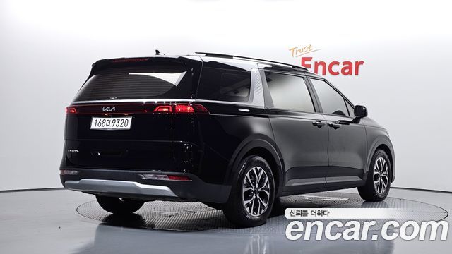 Kia Canival 2023 — photo 2