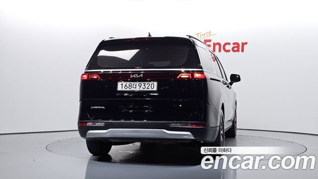 Kia Canival 2023 — photo 4