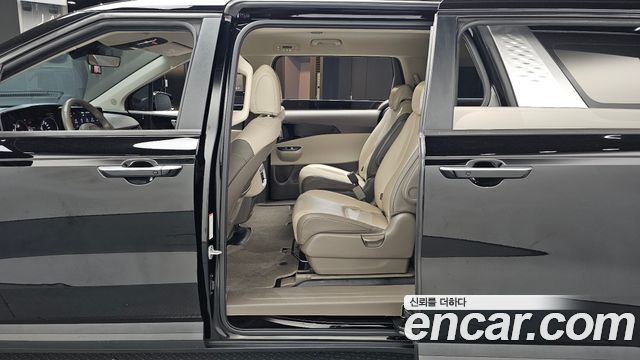 Kia Canival 2023 — photo 18