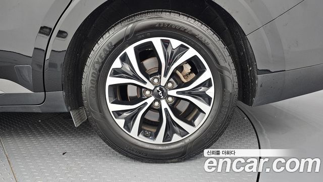 Kia Canival 2023 — photo 7