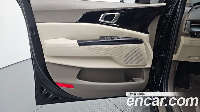 Kia Canival 2023 — photo 14