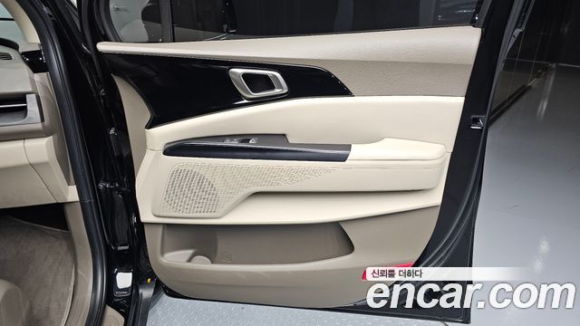 Kia Canival 2023 — photo 15