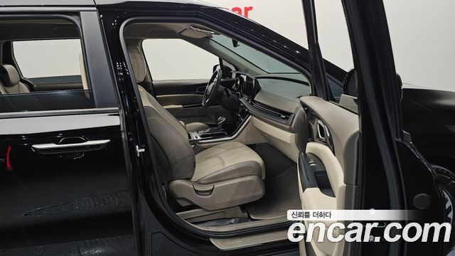 Kia Canival 2023 — photo 16