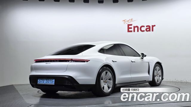 Porsche Taycan 2022 — photo 2