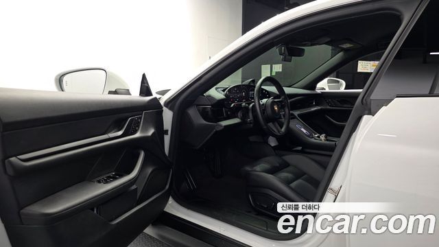 Porsche Taycan 2022 — photo 13