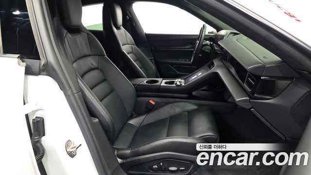 Porsche Taycan 2022 — photo 17