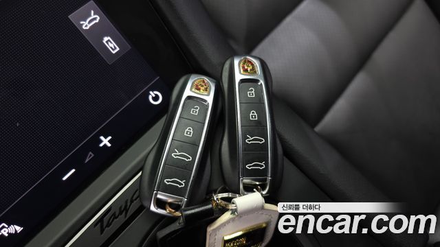 Porsche Taycan 2022 — photo 22
