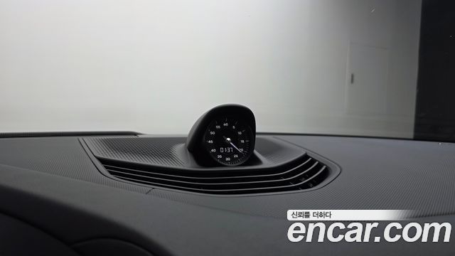 Porsche Taycan 2022 — photo 31