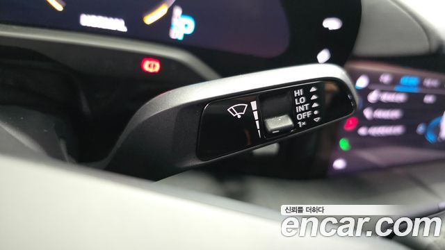 Porsche Taycan 2022 — photo 36