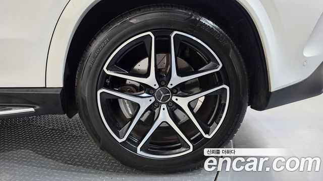 Mercedes-Benz GLE-Class 2021 — photo 7