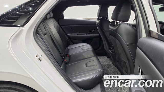 Hyundai AVANTE 2022 — photo 17
