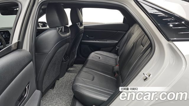 Hyundai AVANTE 2022 — photo 18