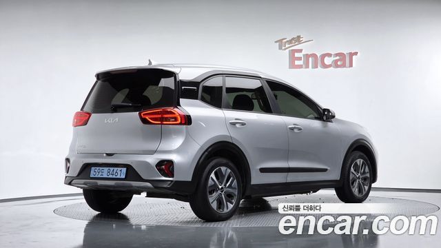 Kia Niro 2023 — photo 2