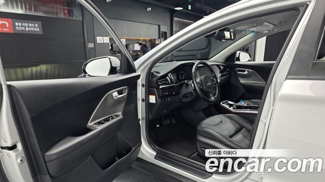 Kia Niro 2023 — photo 13