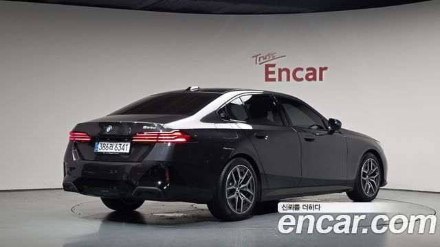 BMW 5-Series 2026 — photo 2