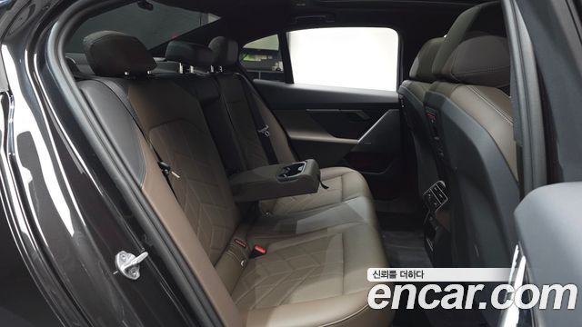 BMW 5-Series 2026 — photo 18