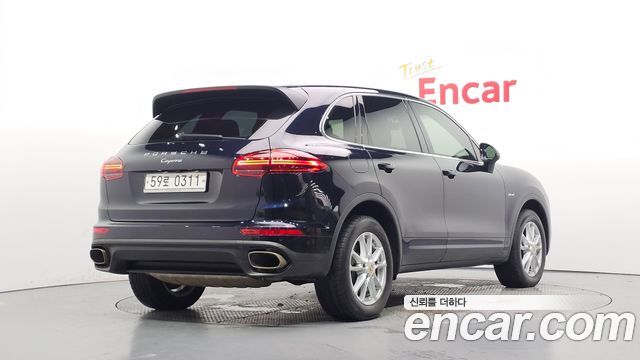 Porsche Cayenne 2016 — photo 2