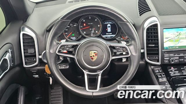 Porsche Cayenne 2016 — photo 11
