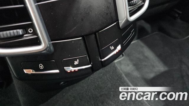 Porsche Cayenne 2016 — photo 18