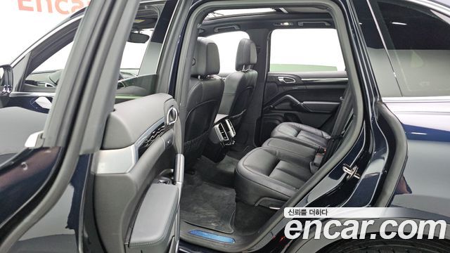 Porsche Cayenne 2016 — photo 19