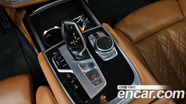 BMW 7-Series 2020 — photo 9