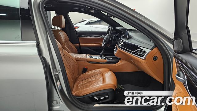 BMW 7-Series 2020 — photo 11