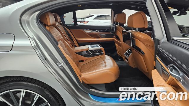 BMW 7-Series 2020 — photo 12