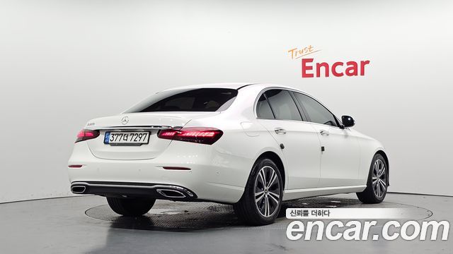 Mercedes-Benz E-Class 2021 — photo 2