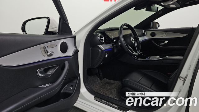 Mercedes-Benz E-Class 2021 — photo 13