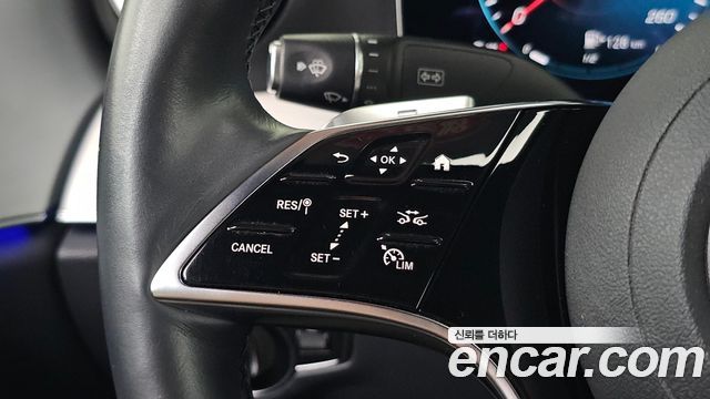 Mercedes-Benz E-Class 2021 — photo 24