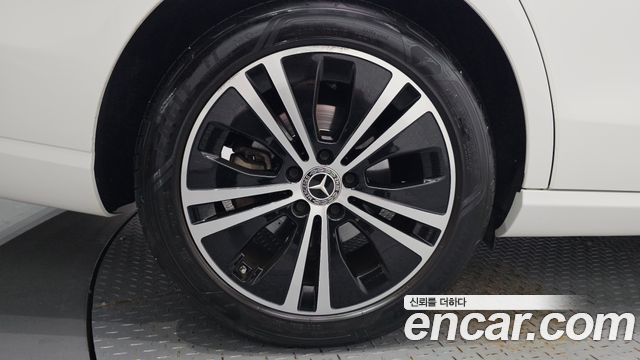 Mercedes-Benz E-Class 2021 — photo 7