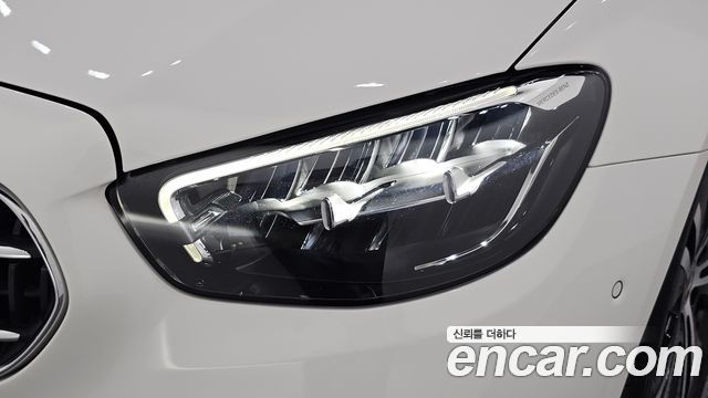 Mercedes-Benz E-Class 2021 — photo 8