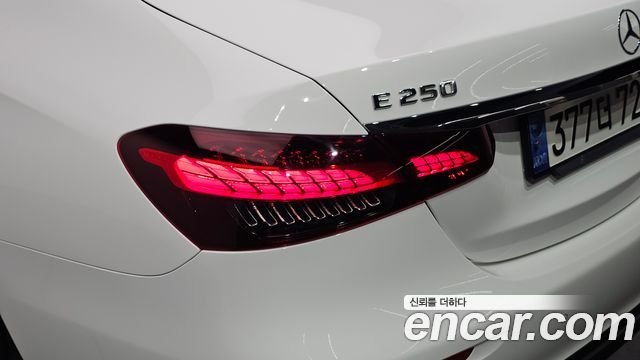 Mercedes-Benz E-Class 2021 — photo 9